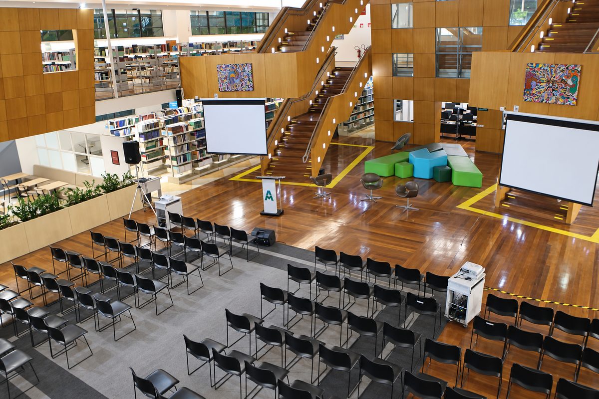 Auditório onde acontecem as palestras